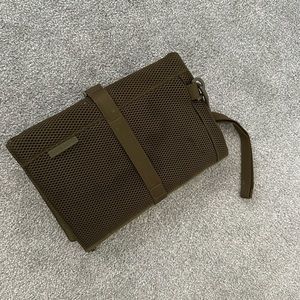 Dagne Dover changing kit